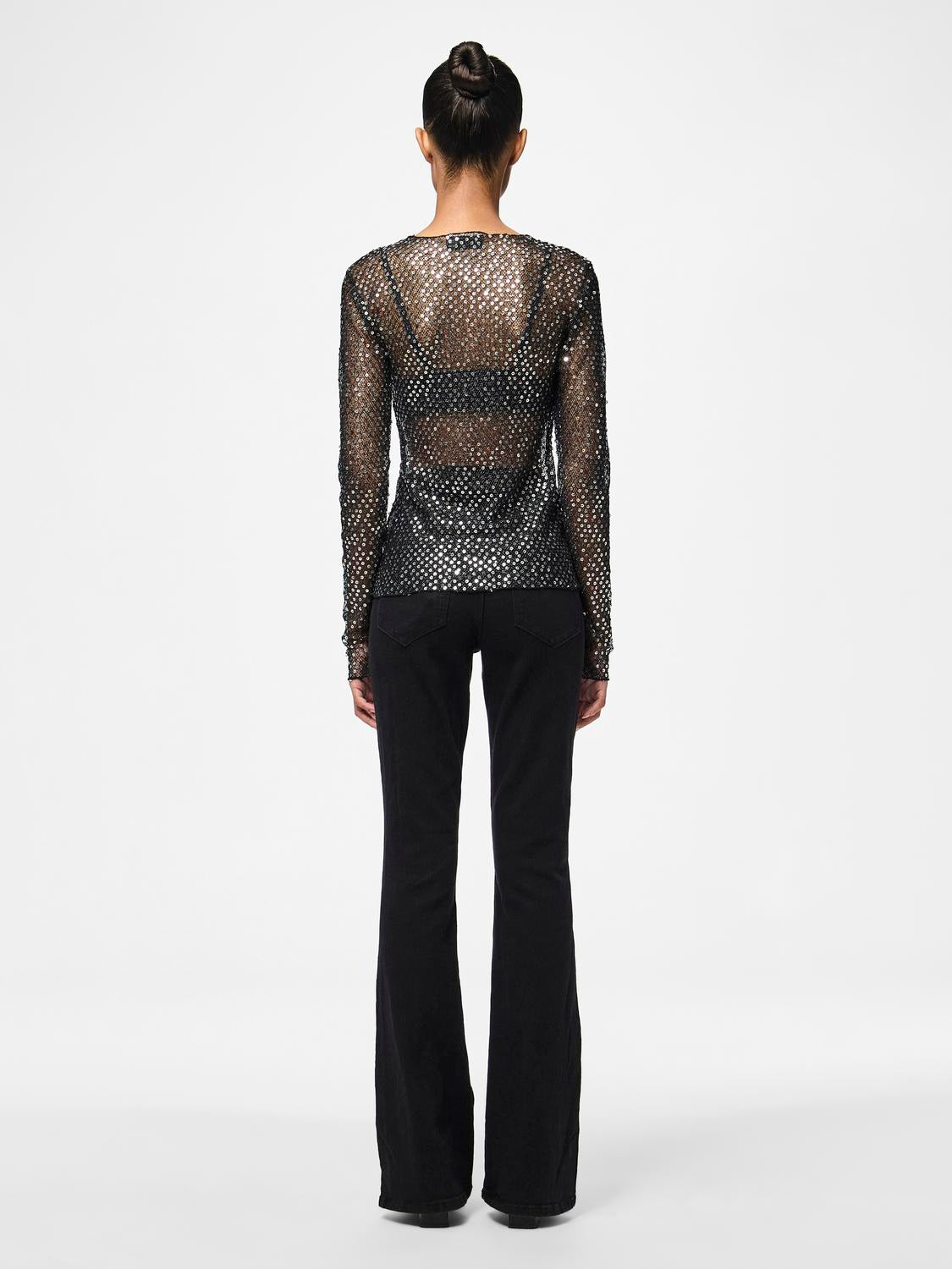 model_shot-back